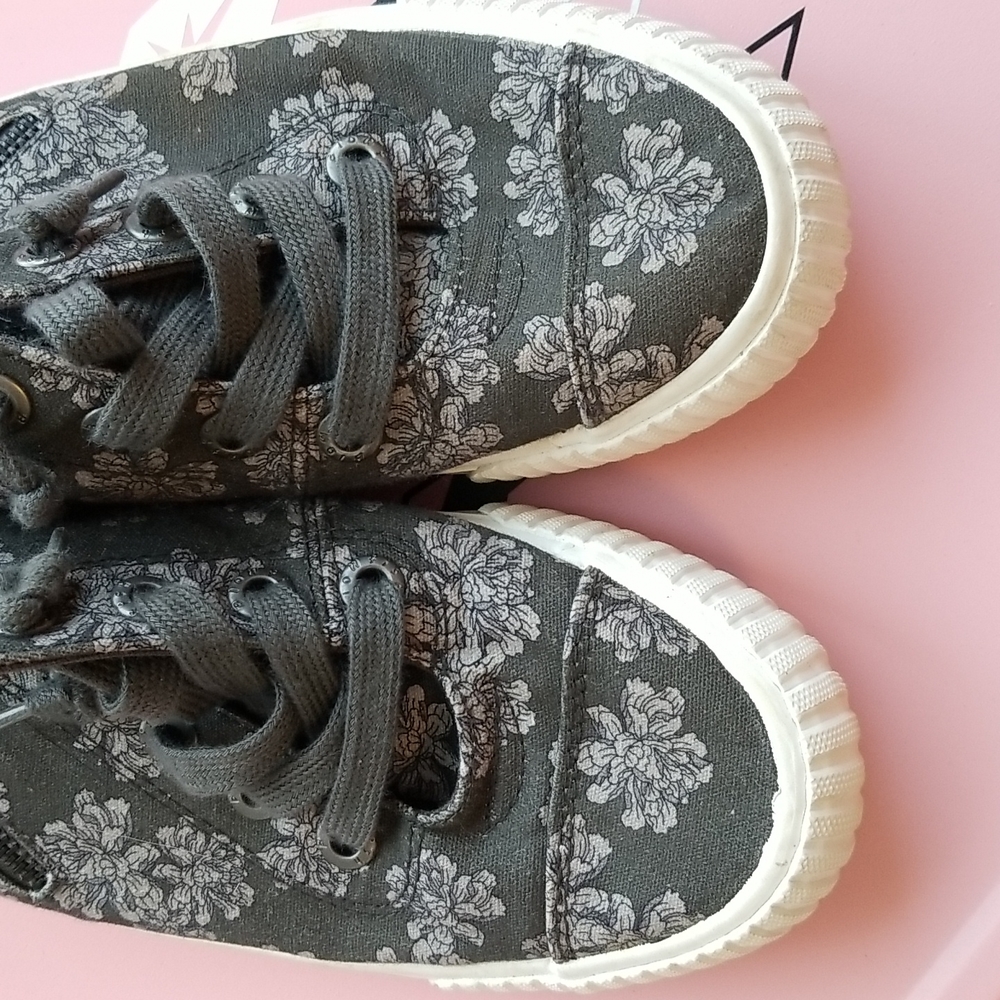BLOWFISH Mod Floral Slip On Sneaker 6.5 Grey - Picture 2 of 9